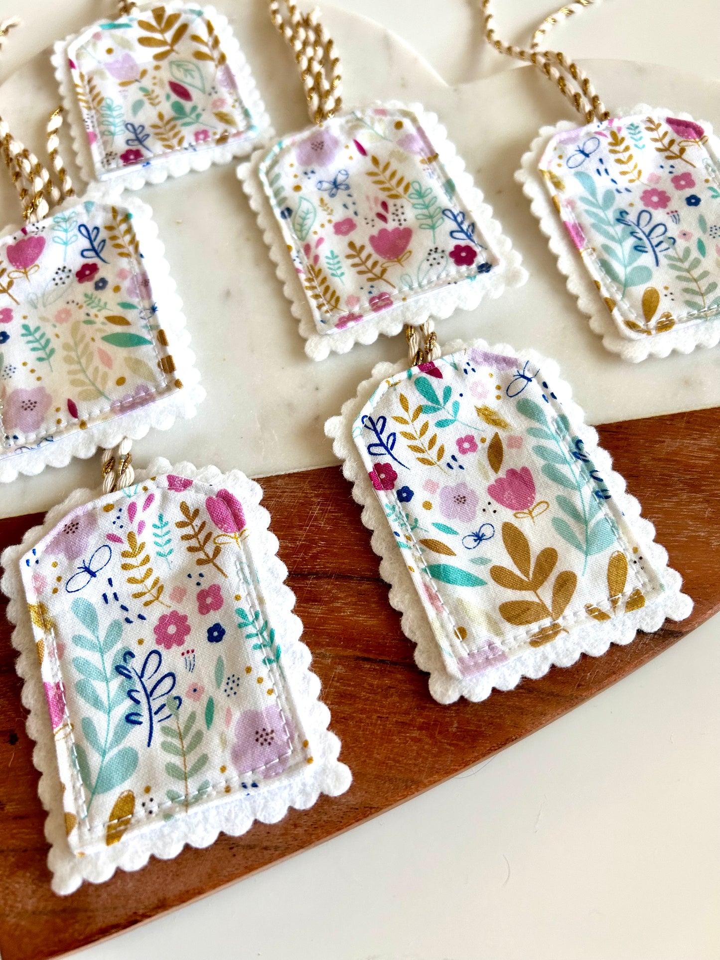 2 Floral Gift Tags
