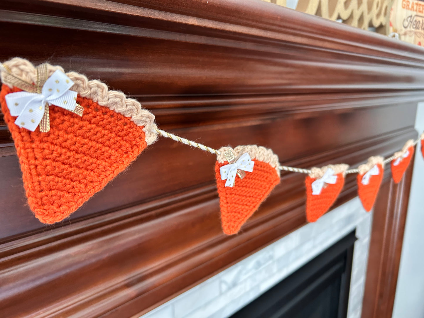 Crochet Pumpkin Pie Garland 1